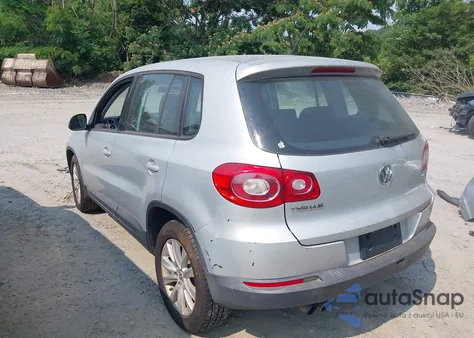 2010 Volkswagen Tiguan S from USA, damaged, VIN WVGAV7AX4AW516107